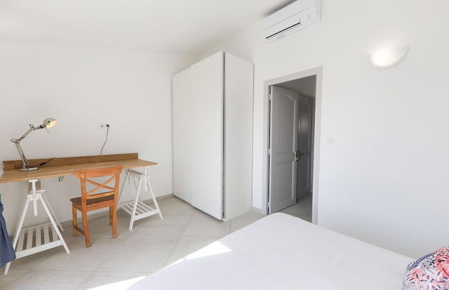 Superb Vacation Home With Pontoon - Photo 10