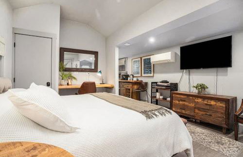 Redwood Room - Photo 9