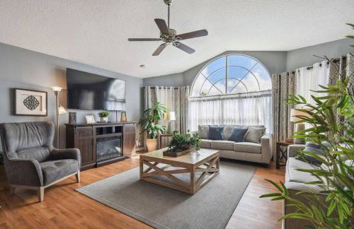 FABULOUS New Decor, Near Dis, Fireplace, Star Wars Children's BR, Next To Pool, LOW rates! - Foto 1