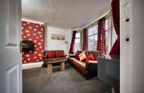 Modern 3BR Manchester Home Sleeps 7 Parking - Foto 40