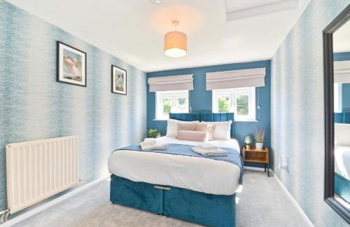 Adgestone Villa - A Luxurious Countryside Escape with Heated Pool, Near Sandown Beach, Dog Friendly in Rural Sandown - Perfect Getaway for Family & Friends - Photo 38