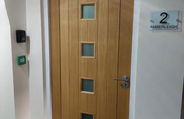 Old Brewery home with pool and gym access - Foto 13