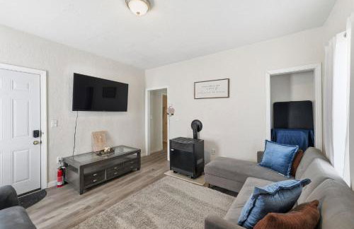 Cozy Adventure Filled Escape Free parking apts - Foto 7