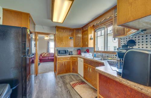 Cozy Iowa Getaway with Patio and Fenced-In Yard! - Foto 9