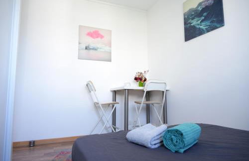 Le Remarquable à Saint Martin d'Hères - Situé au Calme - Proche de Grenoble des Centre de Formations et du Campus - 1 Lit King Size et un lit simple - Climatisation - Balcon - Parking gratuit - Vue montagne - Proche Station de Ski - Foto 14