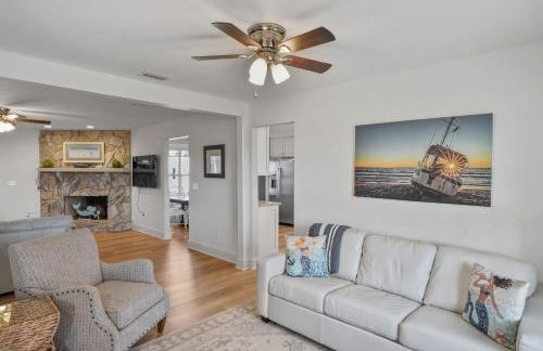 Southern Mermaid Cottage- Pet Friendly Fenced - Photo 7