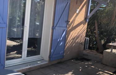 De la Clape à la mer mon petit pavillon labellisé - f2- piscine commune - wifi gratuit- parking privé - arrivee autonome - 800 m plage - grande terrasse abritée vent - - Foto 12