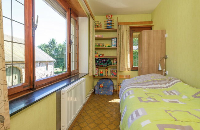 Spacious Holiday Home With Large Garden - Photo 8