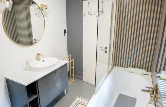 Forest Cabin Nest-Family Retreat for 7 with Sauna & Hot tub - Foto 8