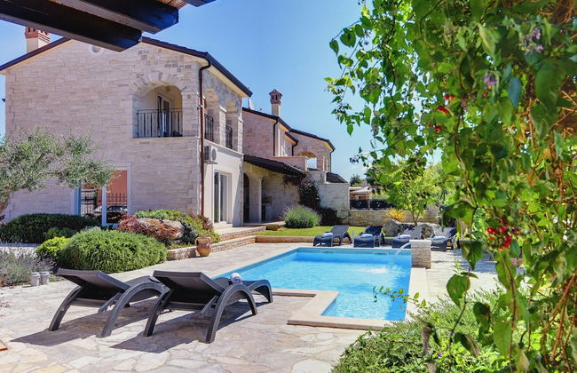 Beautiful Villa With Garden, Private Heated Pool, Whirlpool, Sauna, Near Rovinj - Foto 30