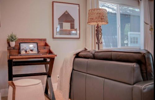 Folsom Old Town Escape • Cozy Cottage + Library - Foto 29