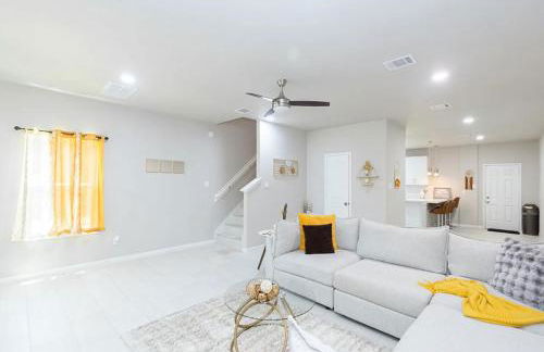 3BR 2 & half Bath Townhouse Modern Spacious Retreat Near Lake Conroe! - Foto 3