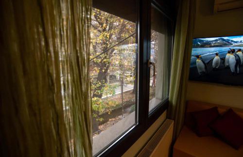 Central & Riverfront Room 2 - Photo 30