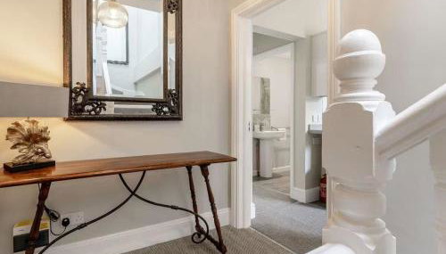 Coastal Apartment 2 Minutes from the Beach & Town Centre - Foto 2