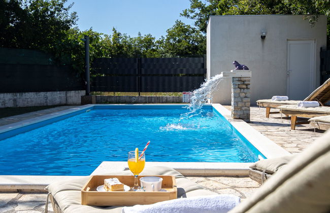 Spacious Prgomet Retreat With Private Pool, Fitness Centre, and Garden - Foto 34