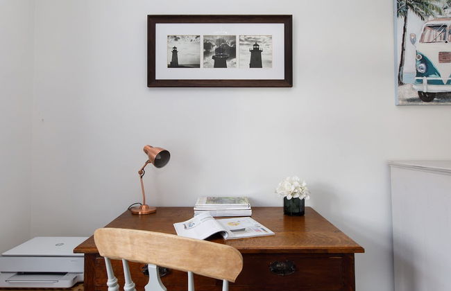 Coastal Retreat for 8 With Hot Tub - Walk to Beach - Foto 80