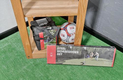 Greenway Getaway-Private Huge outdoor fun, Game,Navy - Foto 52