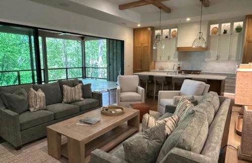 Modern Lodge Getaway, Creek and Mountain View - Foto 2