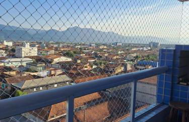 Apto aconchegante beira mar com ar no quarto - Foto 24