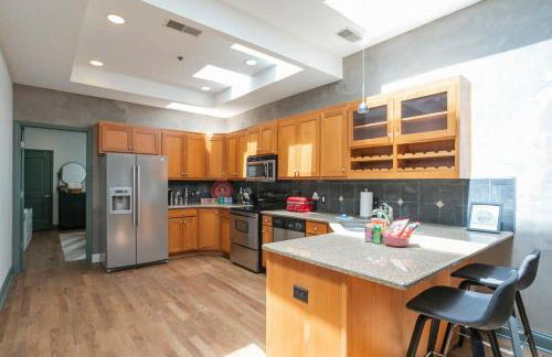 Broadway Penthouse Above Live Music & Bars - Foto 17