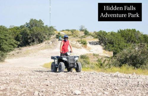 Entire 2br 2ba hilltop view home Sleeps 8 pets 4 acres Jacuzzi Central AC Kingbeds Office Free WiFi Parking Full Kitchen Refrigerator Washer Dryer Furnished Three 3 Large Sunset Dining Patios Grill Stovetop Oven Hiking Wildlife Firepit Quiet very Secluded - Foto 74