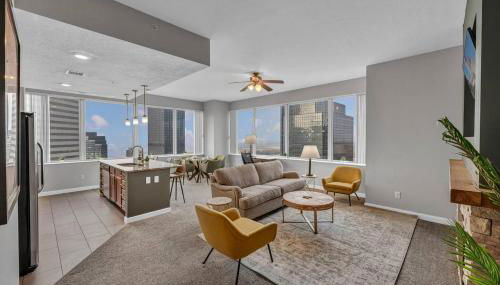 Luxury 21st Floor Penthouse | Great Downtown VIEWS - Foto 2