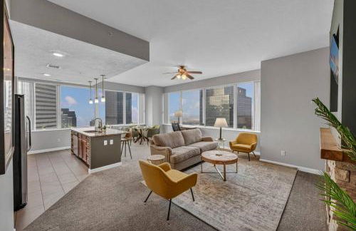 Luxury 21st Floor Penthouse | Great Downtown VIEWS - Photo 2