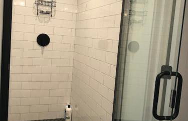 Deluxe Classy TownHouse With 2 car Garage, Work or Family! - Foto 11