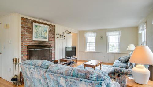 Walk to Beach Chatham Gem with Ocean-View Sunroom! - Foto 4