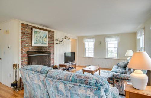 Walk to Beach Chatham Gem with Ocean-View Sunroom! - Foto 4