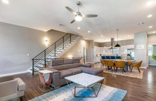 Fully-Furnished Townhouse with Luxury Amenities - Foto 1