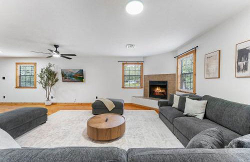 Pickleball & mini-golf, Pool/Spa, Epic Gameroom! - Photo 20