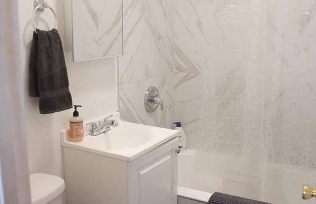 Charming Studio in Beverly Boulevard! Sleeps 2! - Photo 16