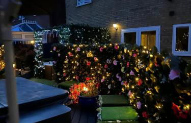 Romantic Swiss Cabin Hideaway & Hot Tub Spa Pool - Foto 24