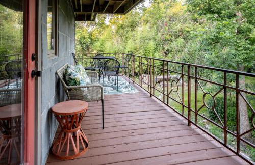 Downtown Bryan Treehouse Hot Tub and Peaceful Escape - Photo 41