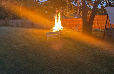 Ultimate Backyard Oasis, Heated Pool, Spa and Lake - Foto 25