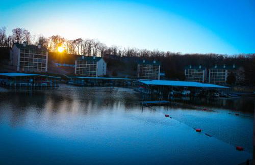 Daylight Cove Lakefront Condo, Pool, Hot Tub! - Foto 78