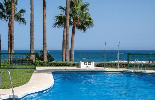 Stunning Beachfront apartment with Sea Views - Foto 19