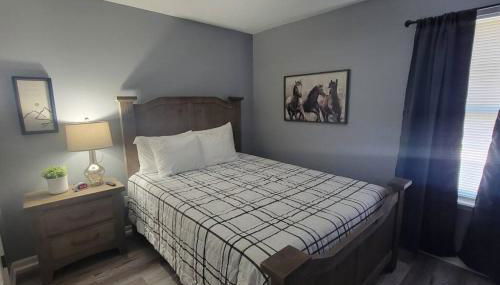 160 Overbrook 3 bedroom home with privately fenced yard and hot tub - Foto 3