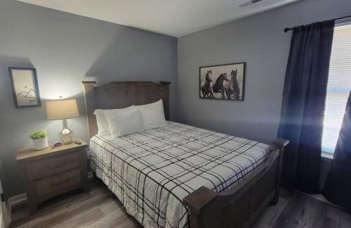 160 Overbrook 3 bedroom home with privately fenced yard and hot tub - Foto 3