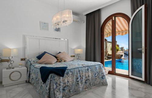 Infinity pool mansion by Costarentals - Ref 85 - Photo 16