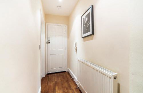 One Bedroom Flat in Bush Hill Park - Photo 20