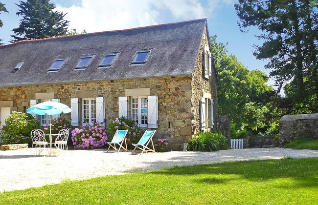 Stone House Near Pink Granite Coast Beaches - Photo 1