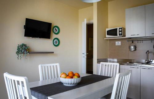 Casa con ampio terrazzo, vista lago e giardino - Foto 21