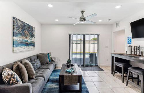 Miami Oasis, Spacious 4-Bedroom Home with Pool - Photo 14