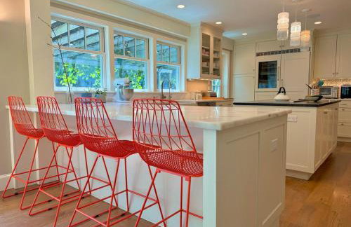 Beautiful House in the Woods, Huge Yard, Hot Tub - Foto 32