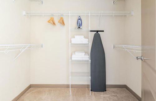 Blueground Contra Costa Centre pool nr Mt Diablo SFO-1901 - Foto 21