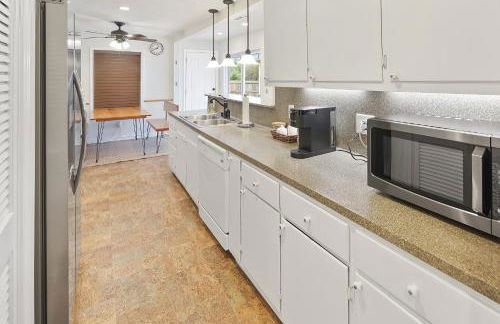 Adorable Southside ATM Cottage with Bikes, Pets OK - Photo 19