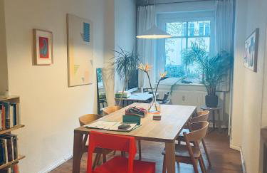 Beautiful Room in Contemporary Altbau ! - Foto 11