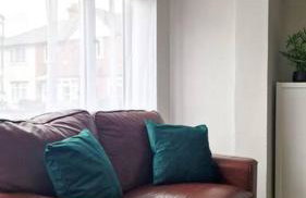 Stunning Birmingham Home for up to 4 people - Photo 4